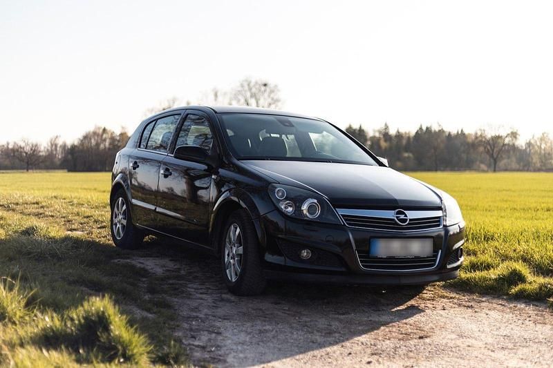 Gebraucht Opel Astra 110 PS (80 kW) 2009 Schwarz Limousine