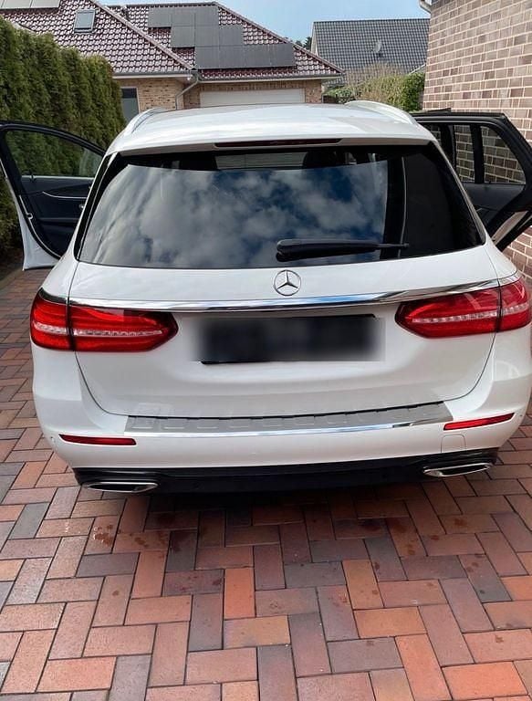 Gebraucht Mercedes E220 194 PS (142 kW) 2019 Weiß Limousine