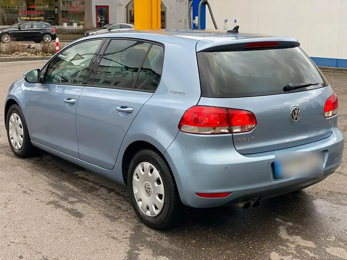 Gebraucht VW Golf VI Team 122 PS (89 kW) 2010 Blau Kleinwagen
