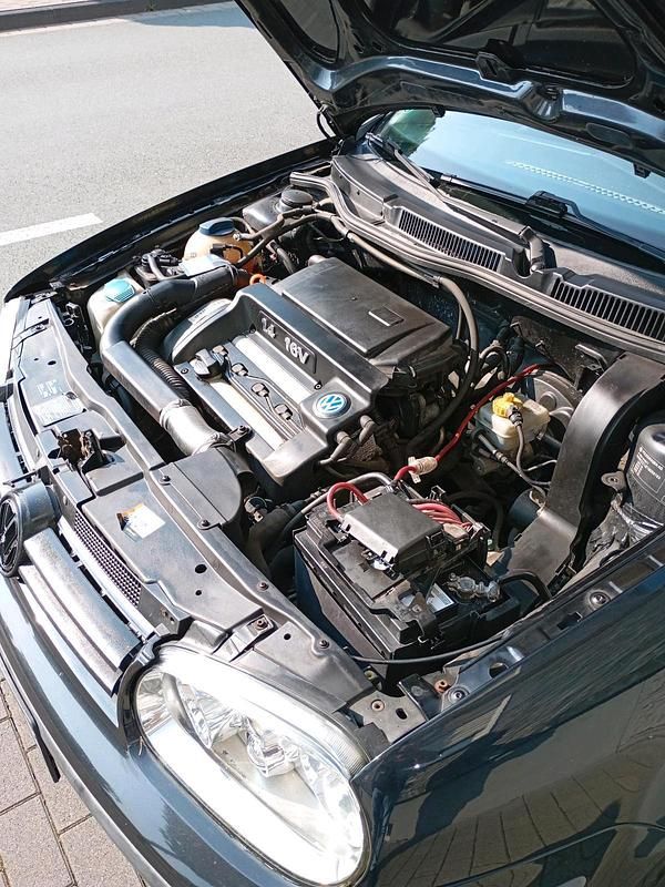 Schwarz Gebraucht 2000 VW Golf IV Kleinwagen | 1.450 € (Fairer Preis) - Bild 1/4