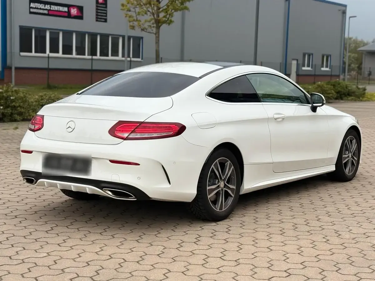 Gebraucht Mercedes C180 156 PS (114 kW) 2016 Weiß Coupé
