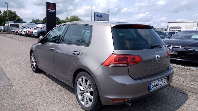 Grau Gebraucht 2015 VW Golf VII Highline Limousine | 8.500 € (Superpreis) - Bild 1/2