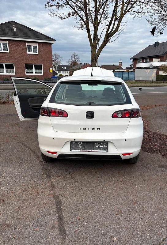 Weiß Gebraucht 2006 Seat Ibiza Kleinwagen | 1.200 € (Fairer Preis) - Bild 1/4