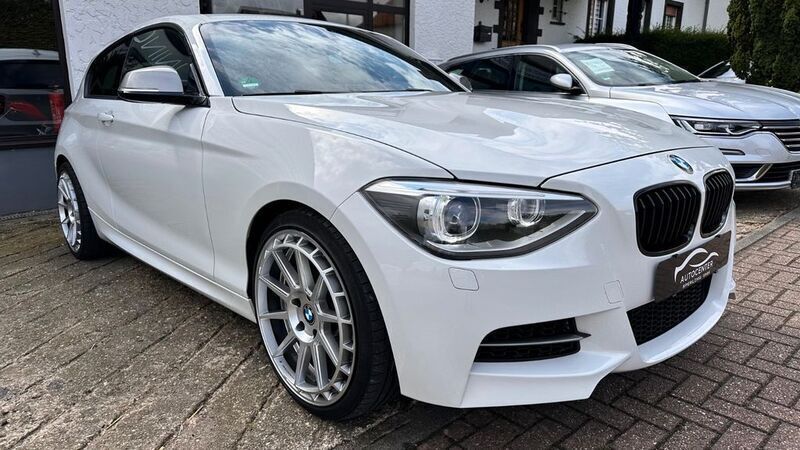 Weiß Gebraucht 2013 BMW M135 Advantage Kleinwagen | 19.999 € (Fairer Preis) - Bild 1/4