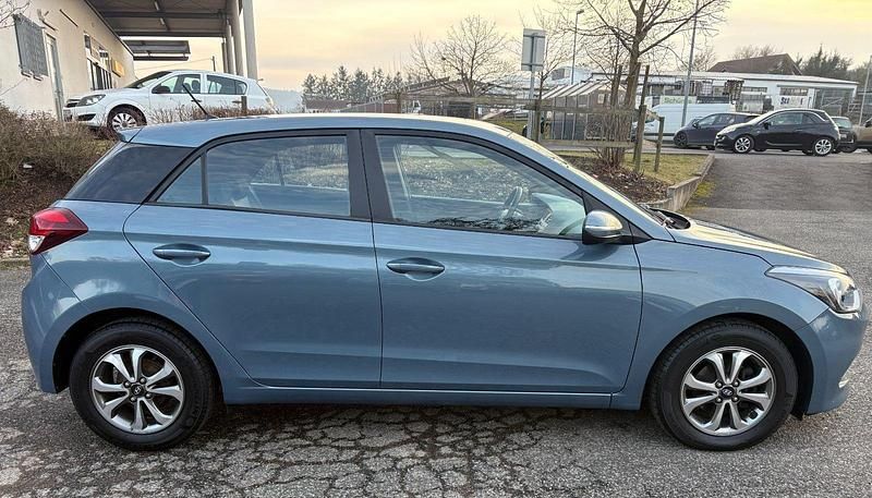 Gebraucht Hyundai i20 GO! 75 PS (55 kW) 2017 Aqua sparkling / met Kleinwagen