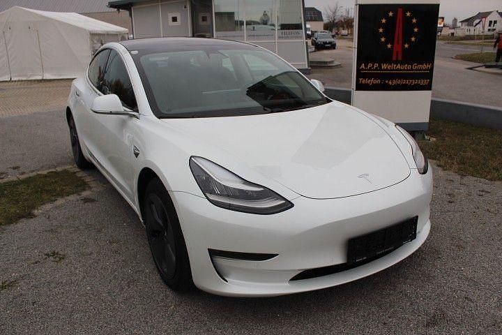 Weiß Gebraucht 2020 Tesla Model 3 Long Range AWD Limousine | 24.600 € (Fairer Preis) - Bild 1/4