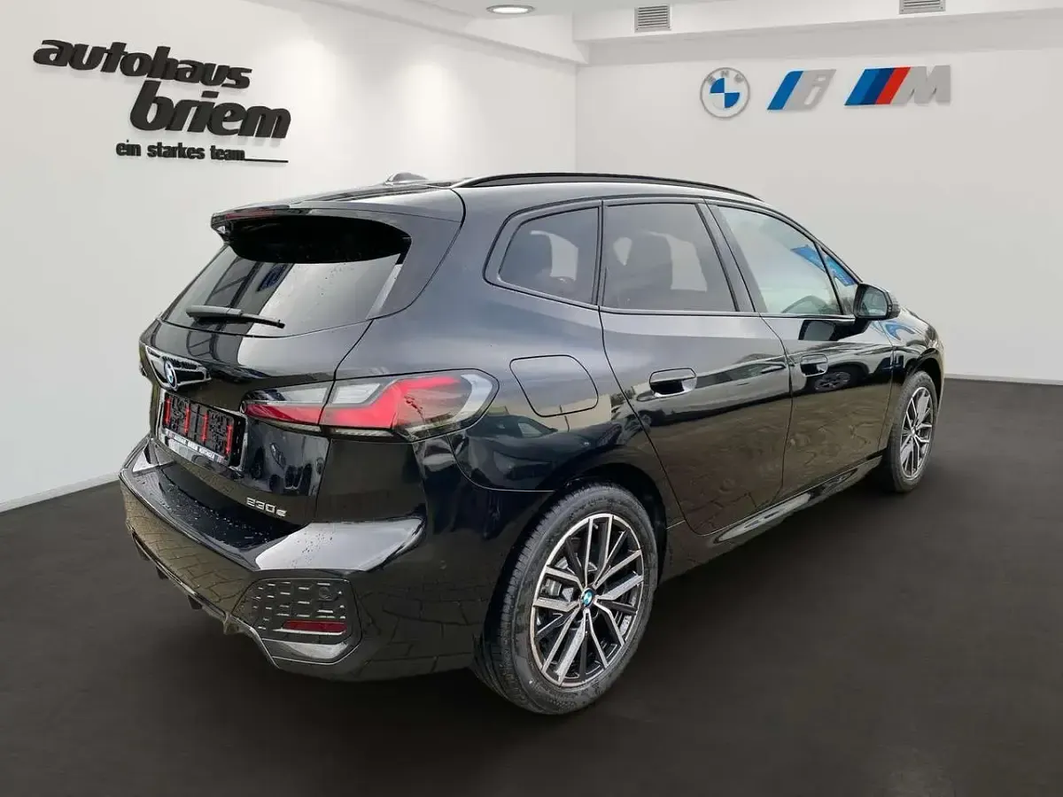 Neu BMW 230e Active Tourer Performance 326 PS (239 kW) 2026 Schwarz Van / Kleinbus