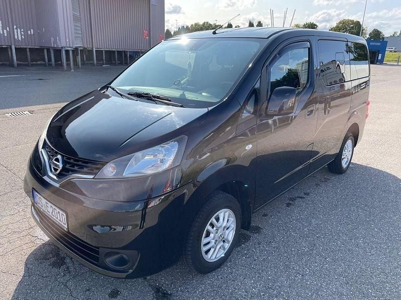 Schwarz Gebraucht 2016 Nissan Evalia Tekna Van / Kleinbus | 15.900 € (Fairer Preis) - Bild 1/4