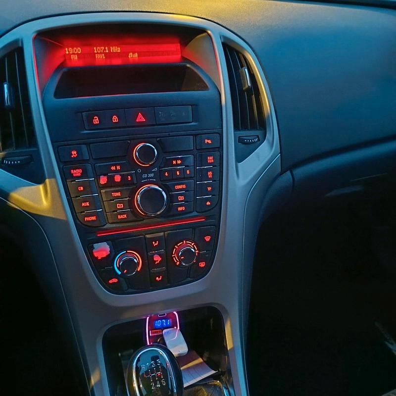 Gebraucht Opel Astra 110 PS (80 kW) 2011 Andere farben Kleinwagen