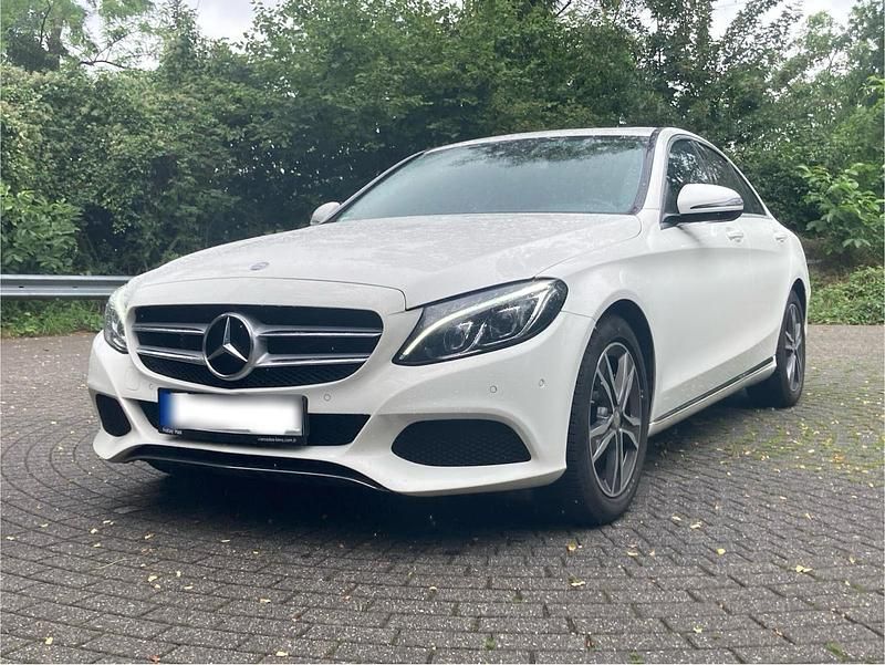 Weiß Gebraucht 2017 Mercedes C220 Limousine | 15.499 € (Guter Preis) - Bild 1/4