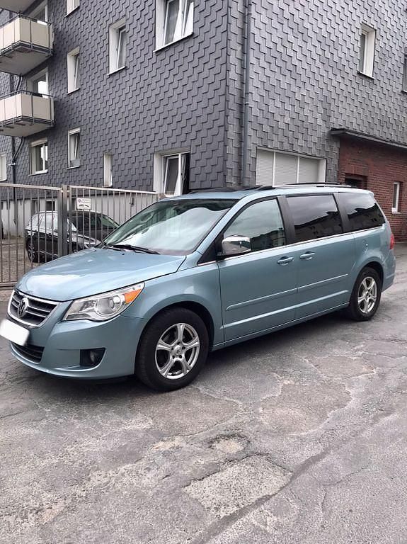 Blau Gebraucht 2010 VW Routan Van / Kleinbus | 4.890 € - Bild 1/4