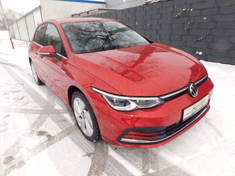 Gebraucht VW Golf VIII Style 150 PS (110 kW) 2022 Kingsred metallic 7159 (metallic) Limousine
