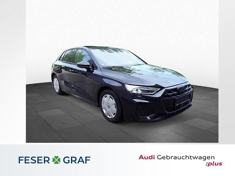 Mythosschwarz metallic Gebraucht 2025 Audi A3 Ambiente Limousine | 33.890 € (Guter Preis) - Bild 1/4