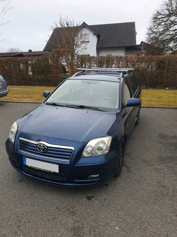 Blau Gebraucht 2004 Toyota Avensis T2 Kombi | 1.200 € (Superpreis) - Bild 1/4