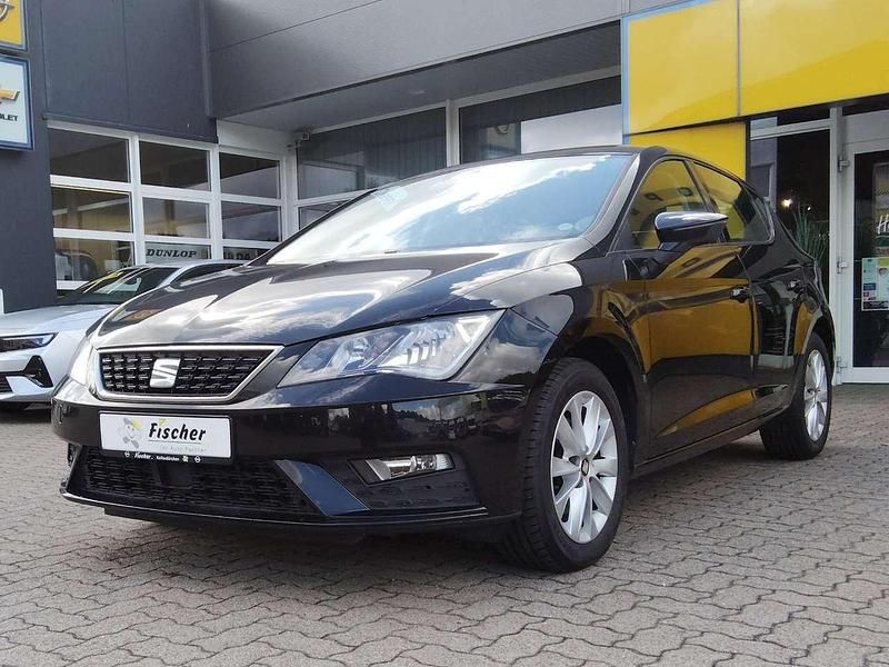 Mitternachtsschwarz (metallic) Gebraucht 2017 Seat Leon Style Kleinwagen | 12.290 € (Fairer Preis) - Bild 1/4