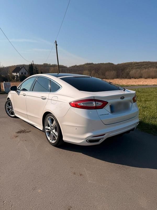 Gebraucht Ford Mondeo Titanium 210 PS (154 kW) 2016 Weiß Limousine
