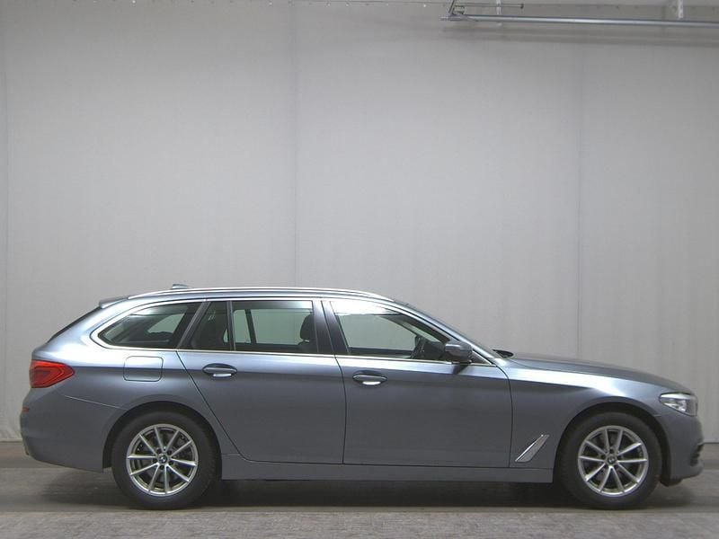 Grau Gebraucht 2018 BMW 520 Sport Line Kombi | 21.980 € (Superpreis) - Bild 1/4