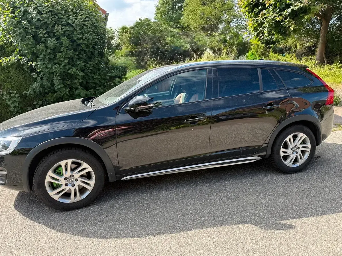 Gebraucht Volvo V60 CC 220 PS (161 kW) 2016 Schwarz Kombi