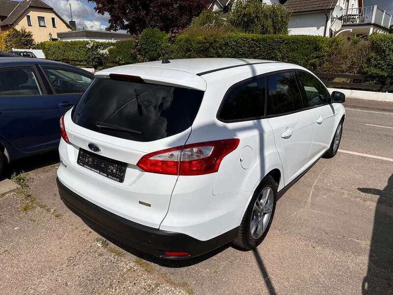 Gebraucht Ford Focus 101 PS (74 kW) 2014 Weiß Kombi