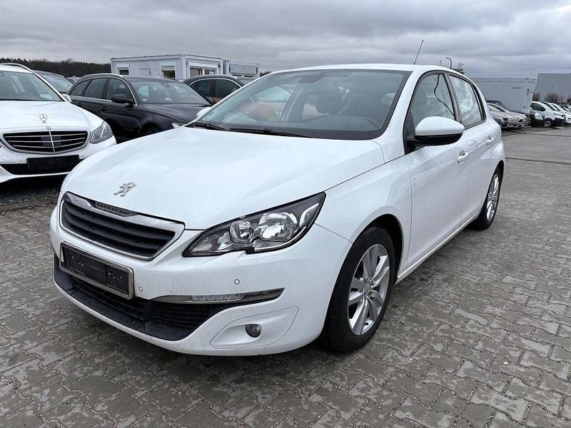 Gebraucht Peugeot 308 Active 125 PS (91 kW) 2014 Weiß Limousine