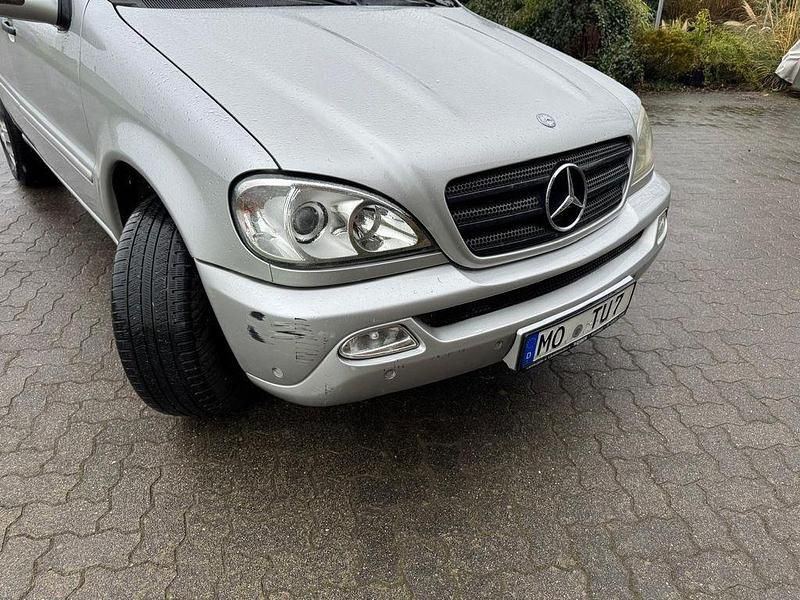 Gebraucht Mercedes ML270 163 PS (119 kW) 2004 Silber SUV