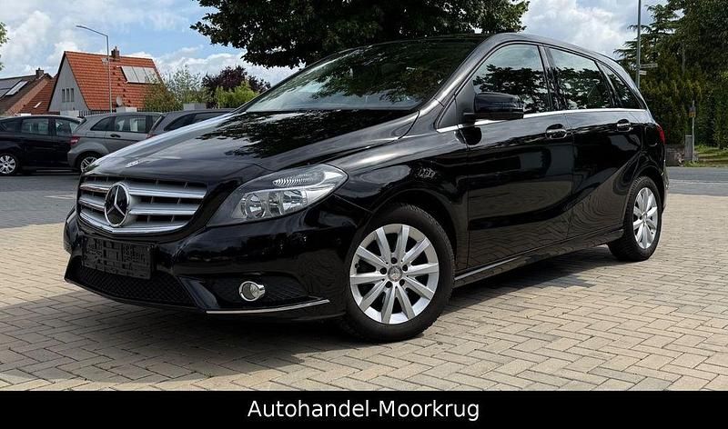 Schwarz Gebraucht 2014 Mercedes B180 Van / Kleinbus | 10.200 € (Fairer Preis) - Bild 1/4
