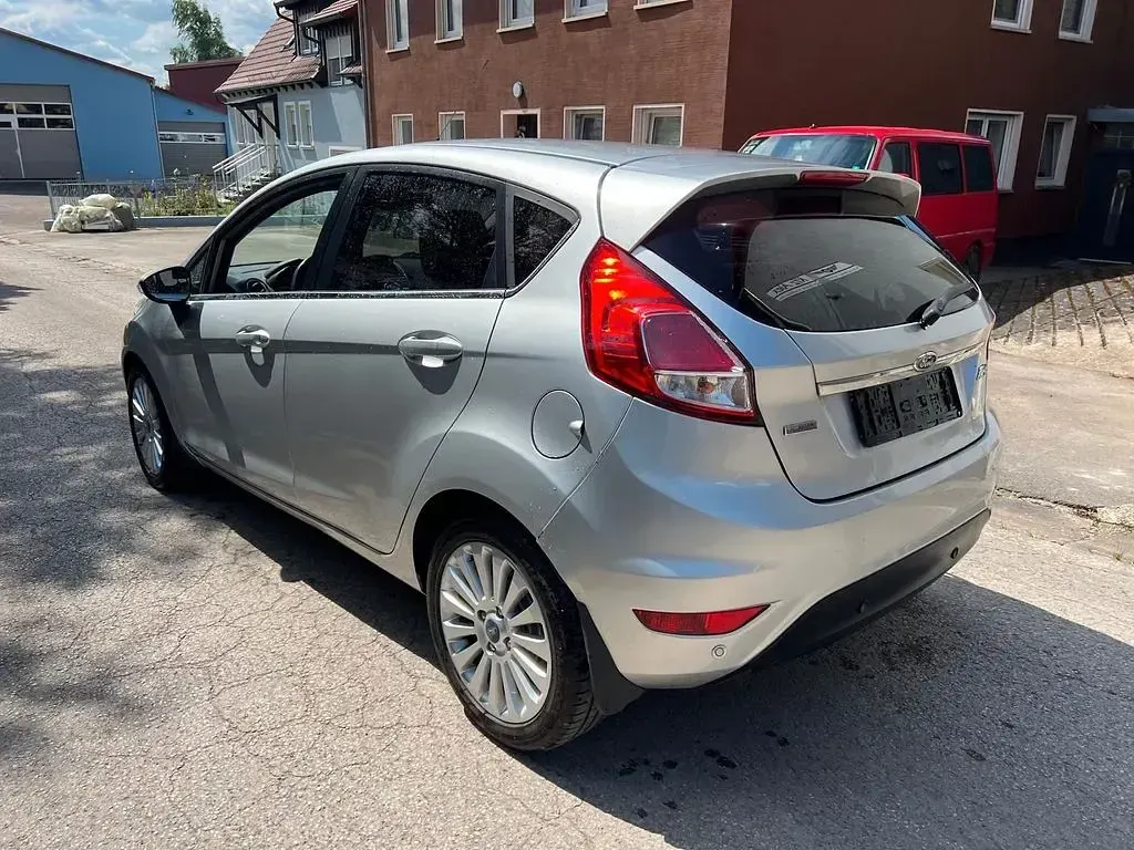 Gebraucht Ford Fiesta SYNC Edition 95 PS (69 kW) 2013 Silber Limousine