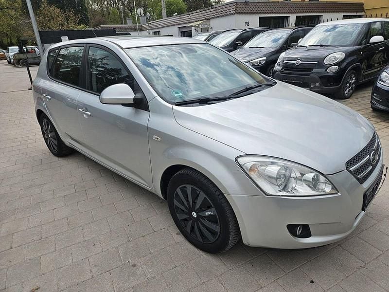 Second-hand Kia Ceed 122 CP (89 kW) 2007 Argintiu Hatchback