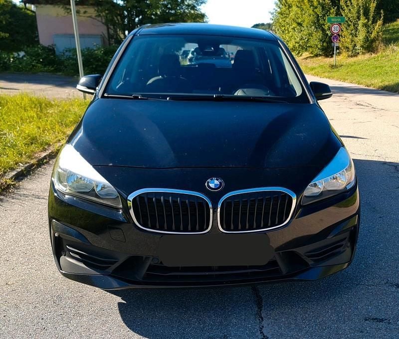 Schwarz Gebraucht 2019 BMW 220 Gran Tourer Van / Kleinbus | 15.000 € (Fairer Preis) - Bild 1/4