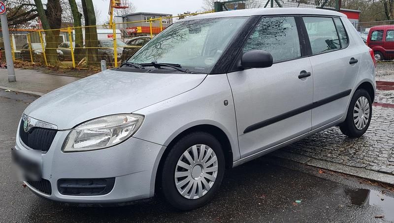 Second-hand Skoda Fabia 60 CP (44 kW) 2009 Argintiu Berlinǎ