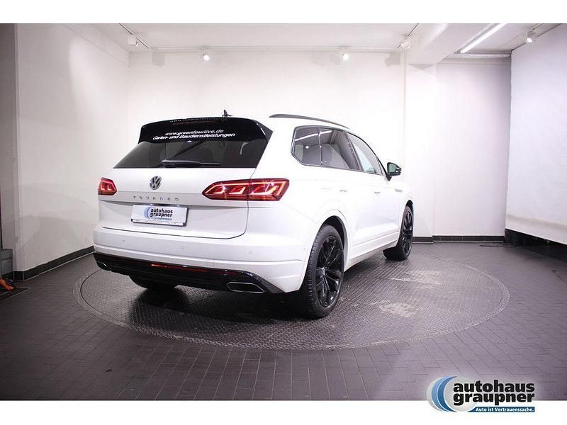 Gebraucht VW Touareg Basis 421 PS (309 kW) 2020 Weiß SUV