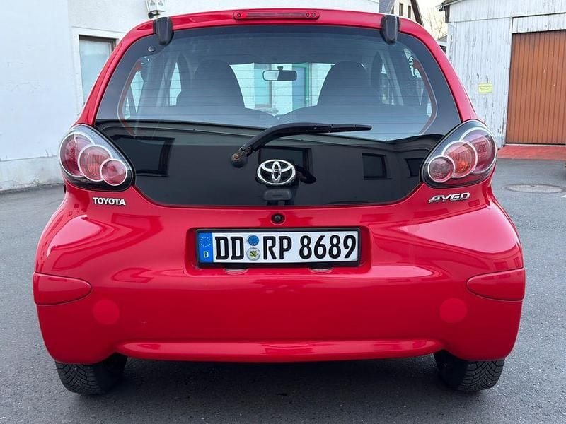 Gebraucht Toyota Aygo 68 PS (50 kW) 2009 Rot Kleinwagen