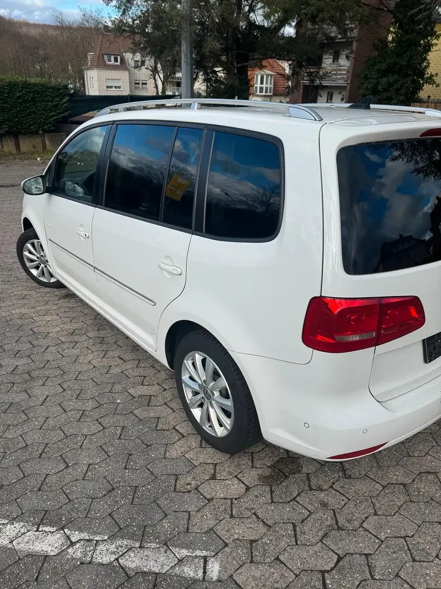 Gebraucht VW Touran 105 PS (77 kW) 2013 Weiß Van / Kleinbus