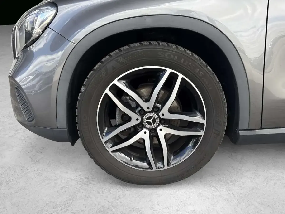 Gebraucht Mercedes GLA180 122 PS (89 kW) 2018 Grau SUV