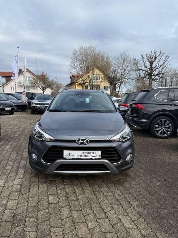 Gebraucht Hyundai i20 Active 101 PS (74 kW) 2020 Grau Kleinwagen