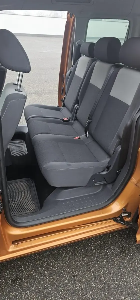 Używany VW Caddy 85 KM (62 kW) 2014 Złoty Minivan