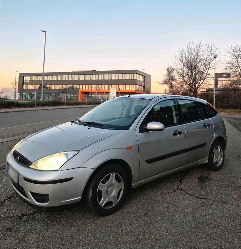 Second-hand Ford Focus 101 CP (74 kW) 2002 Argintiu Hatchback