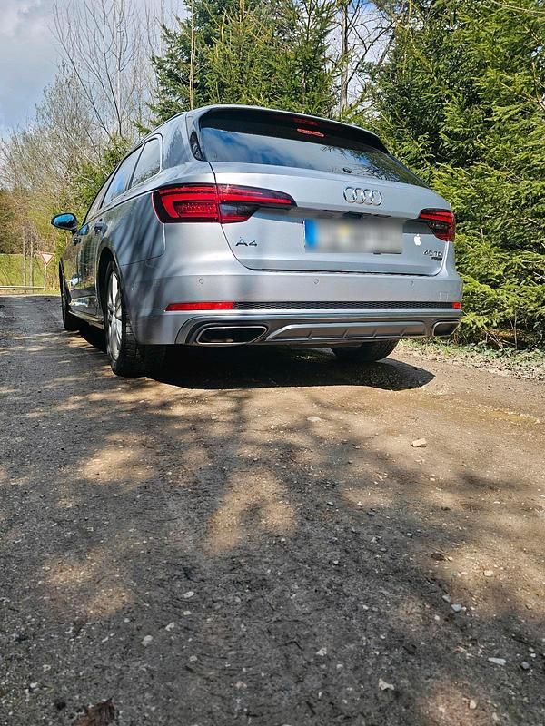 Gebraucht Audi A4 S-Line 190 PS (139 kW) 2019 Grau Kombi