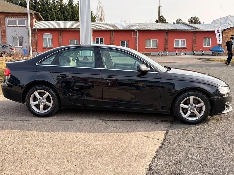 Gebraucht Audi A4 Attraction 120 PS (88 kW) 2010 Schwarz Limousine
