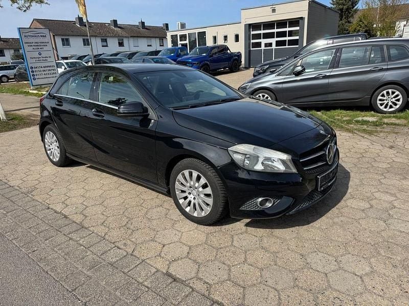Gebraucht Mercedes A180 122 PS (89 kW) 2013 Kosmosschwarz  metalliclack Limousine