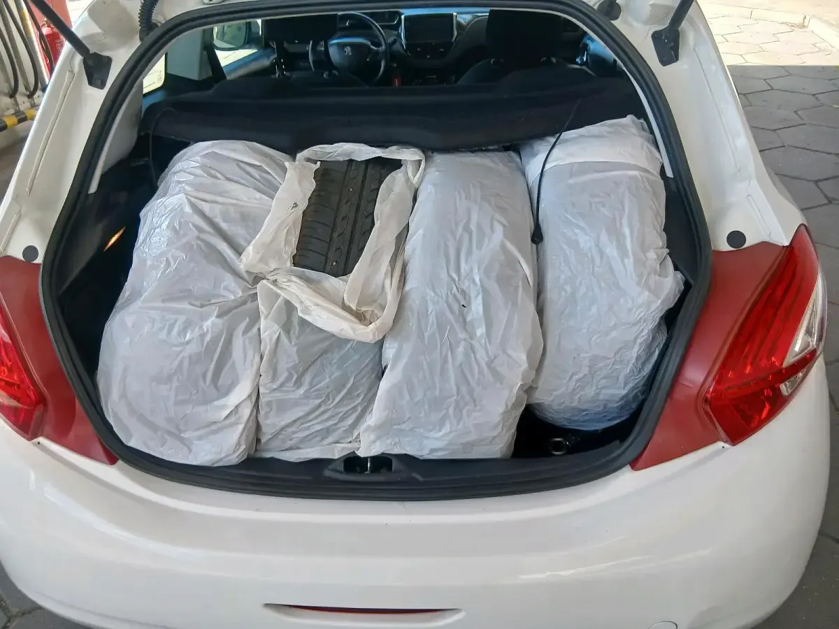 Gebraucht Peugeot 208 85 PS (62 kW) 2012 Weiß Kleinwagen