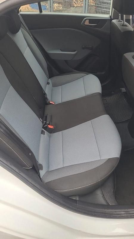 Gebraucht Hyundai i20 Classic 75 PS (55 kW) 2017 Weiß Kleinwagen