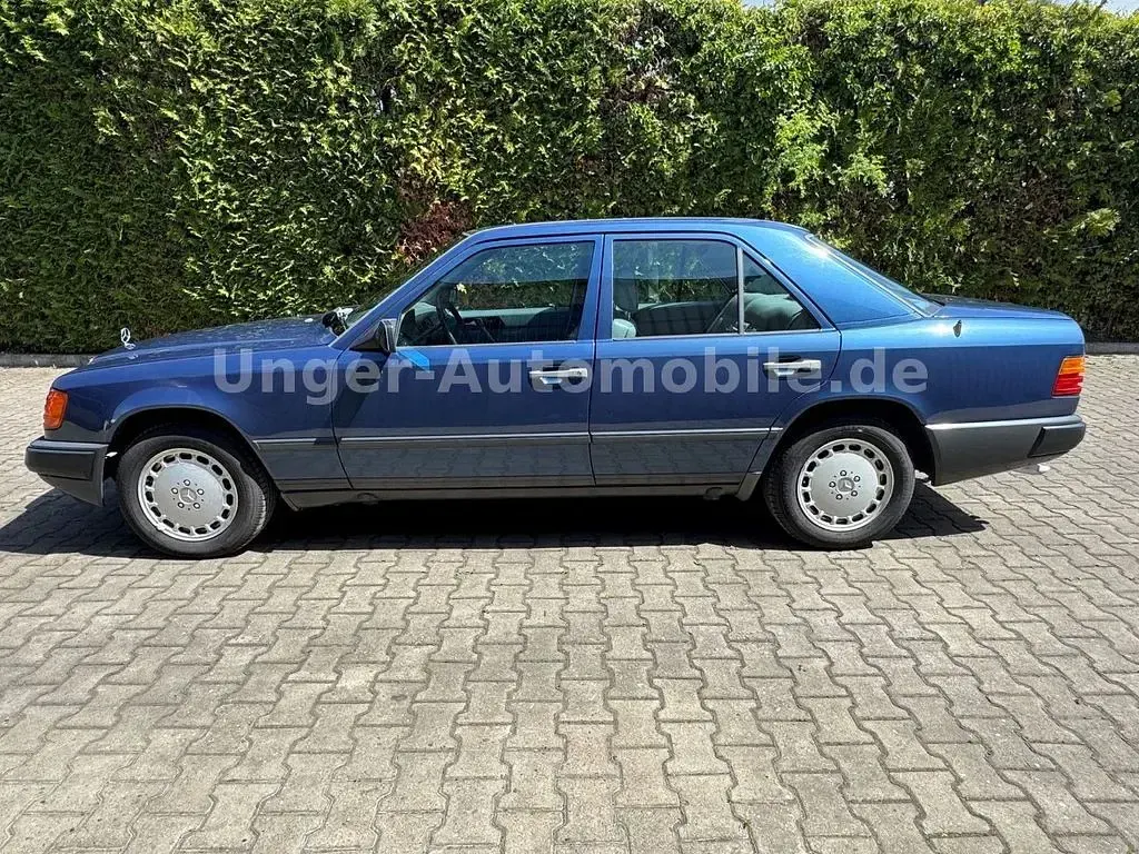 Gebraucht Mercedes E300 188 PS (138 kW) 1986 Blau Limousine