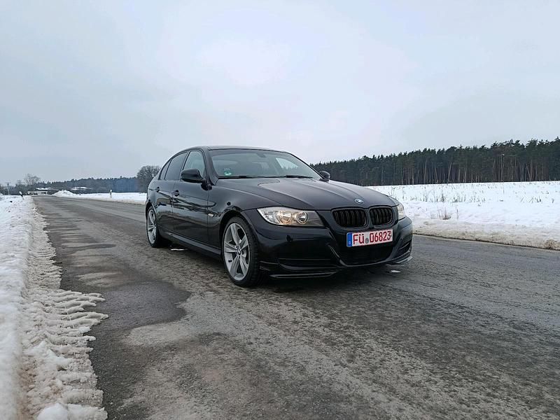 Gebraucht BMW 320 120 PS (88 kW) 2011 Schwarz Limousine