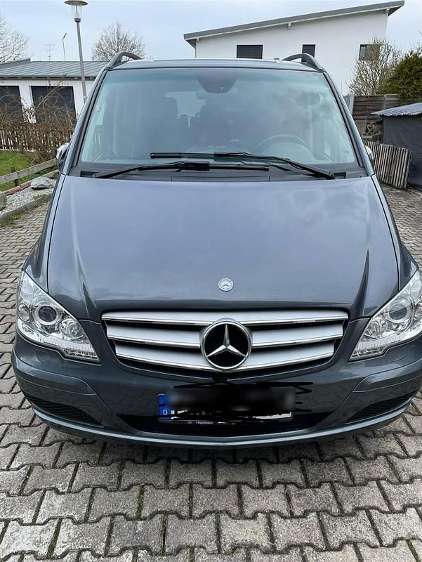 Grau Gebraucht 2012 Mercedes Viano Van / Kleinbus | 19.900 € (Teuer) - Bild 1/4