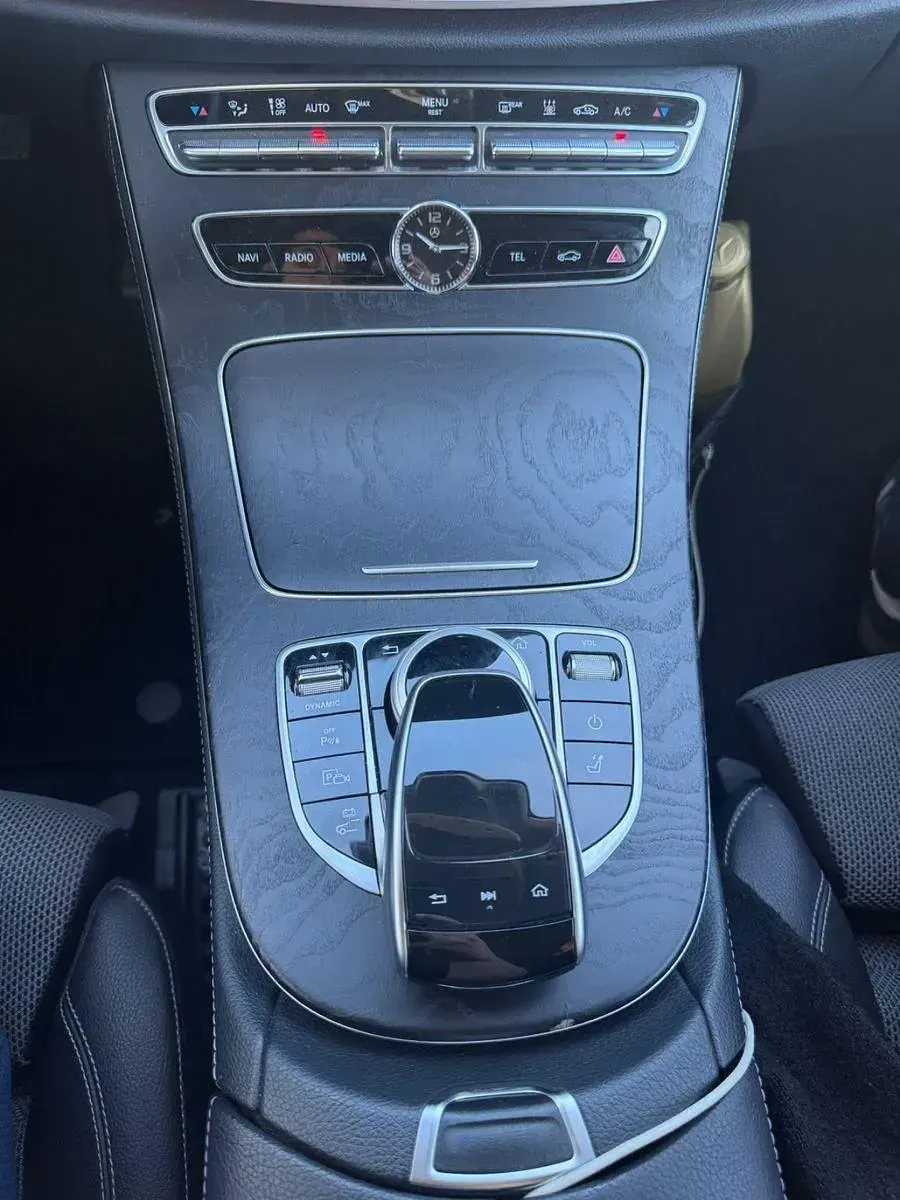 Second-hand Mercedes E300 306 CP (225 kW) 2020 Albastru Berlinǎ