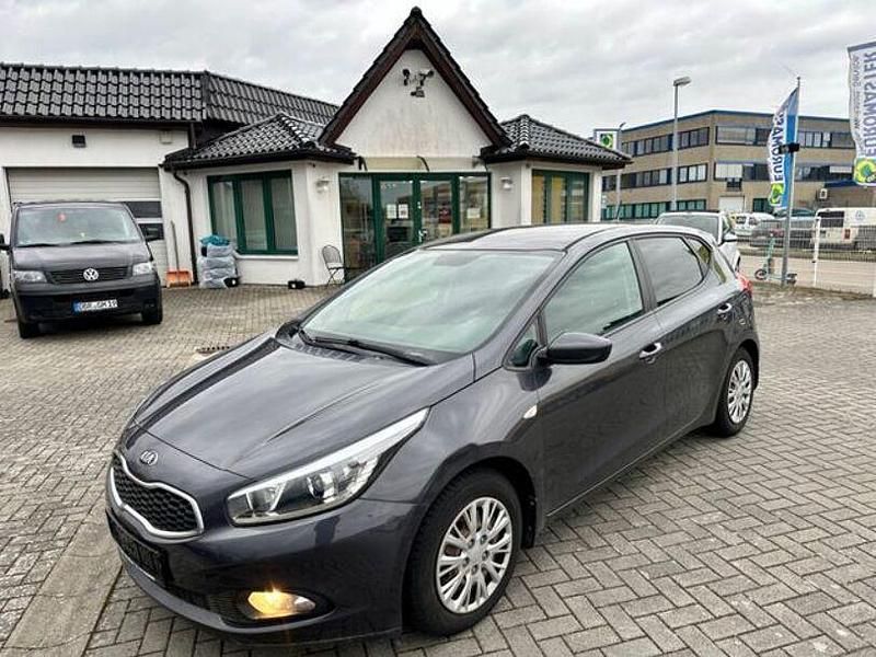 Gebraucht Kia Ceed 99 PS (72 kW) 2014 (e5b) dark gun metal Kleinwagen