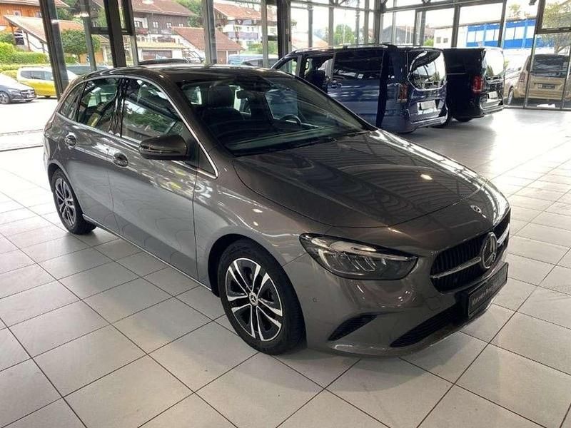 Gebraucht Mercedes B180 Advanced 136 PS (100 kW) 2024 Metalliclack mountaingrau Van / Kleinbus