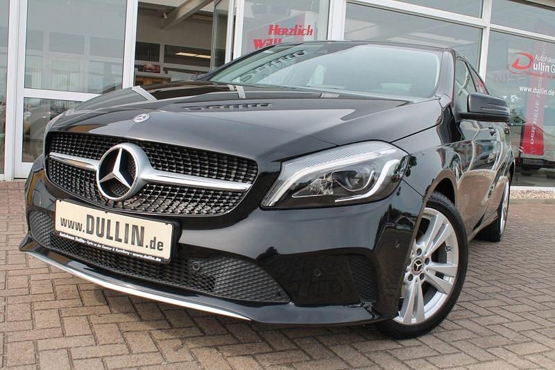 Schwarz Gebraucht 2018 Mercedes A180 Urban Kleinwagen | 19.950 € (Fairer Preis) - Bild 1/1