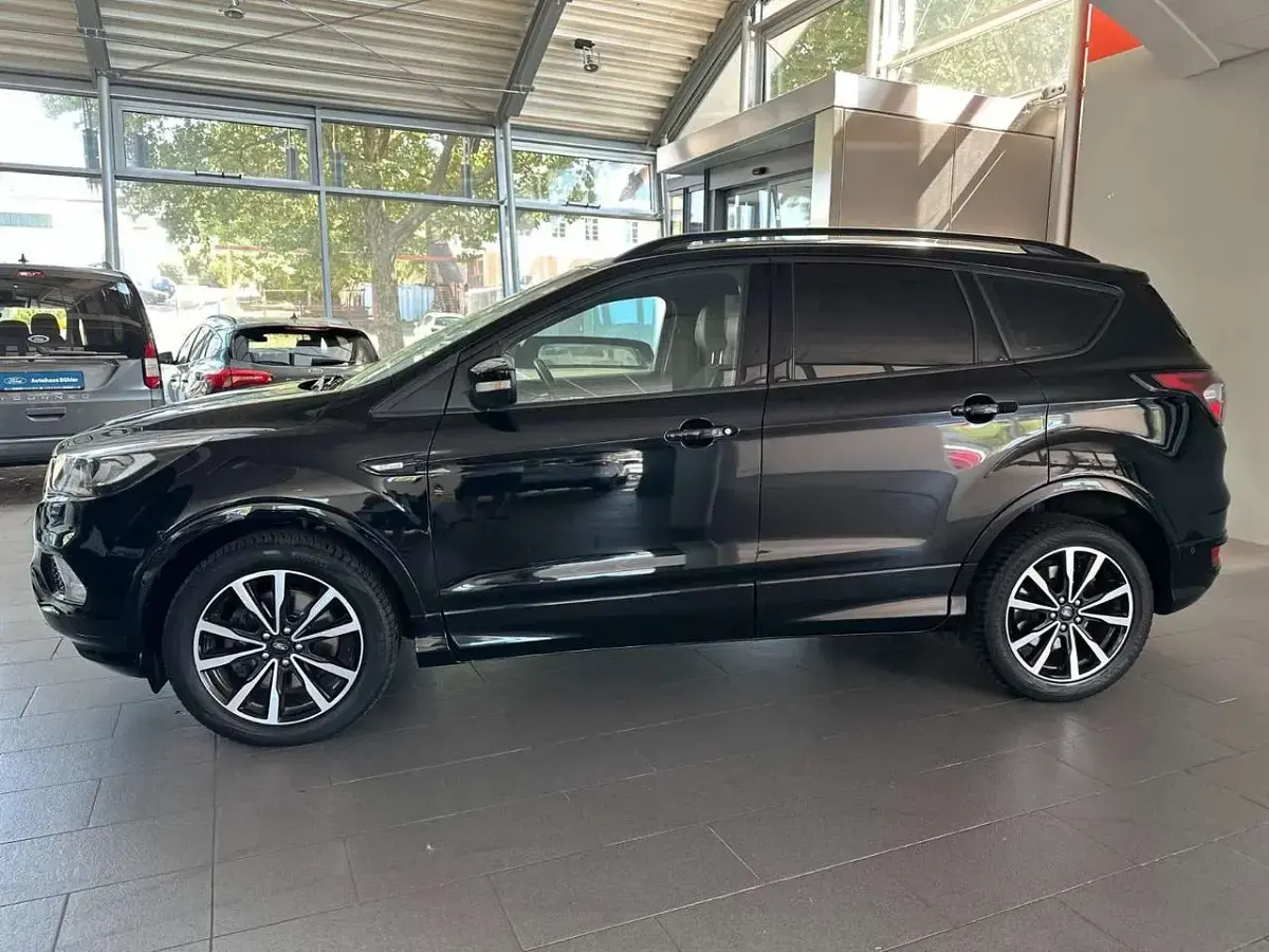 Gebraucht Ford Kuga ST-Line 150 PS (110 kW) 2020 Schwarz SUV